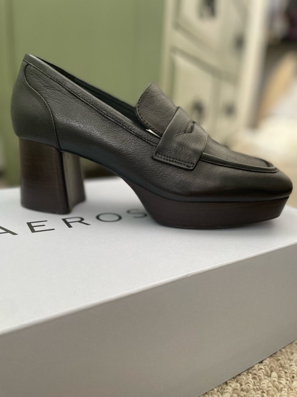New with box AEROSOLES Women's Black Leather Penny Loafer Heel- Sz- 7M